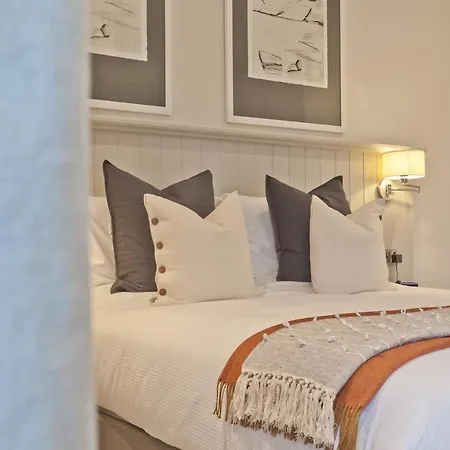 Super King Rooms - Above Tithe Tap - Closes At 11Pm Panzió